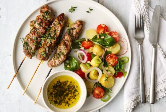 Image: GRILLSPYD MED SITRONTIMIANOLJE OG LUN POTETSALAT